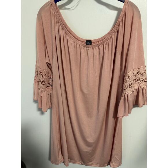 Ruffled Sleeve Tunic w/crocheted cut out daisies by Win Wim - Picture 5 of 9